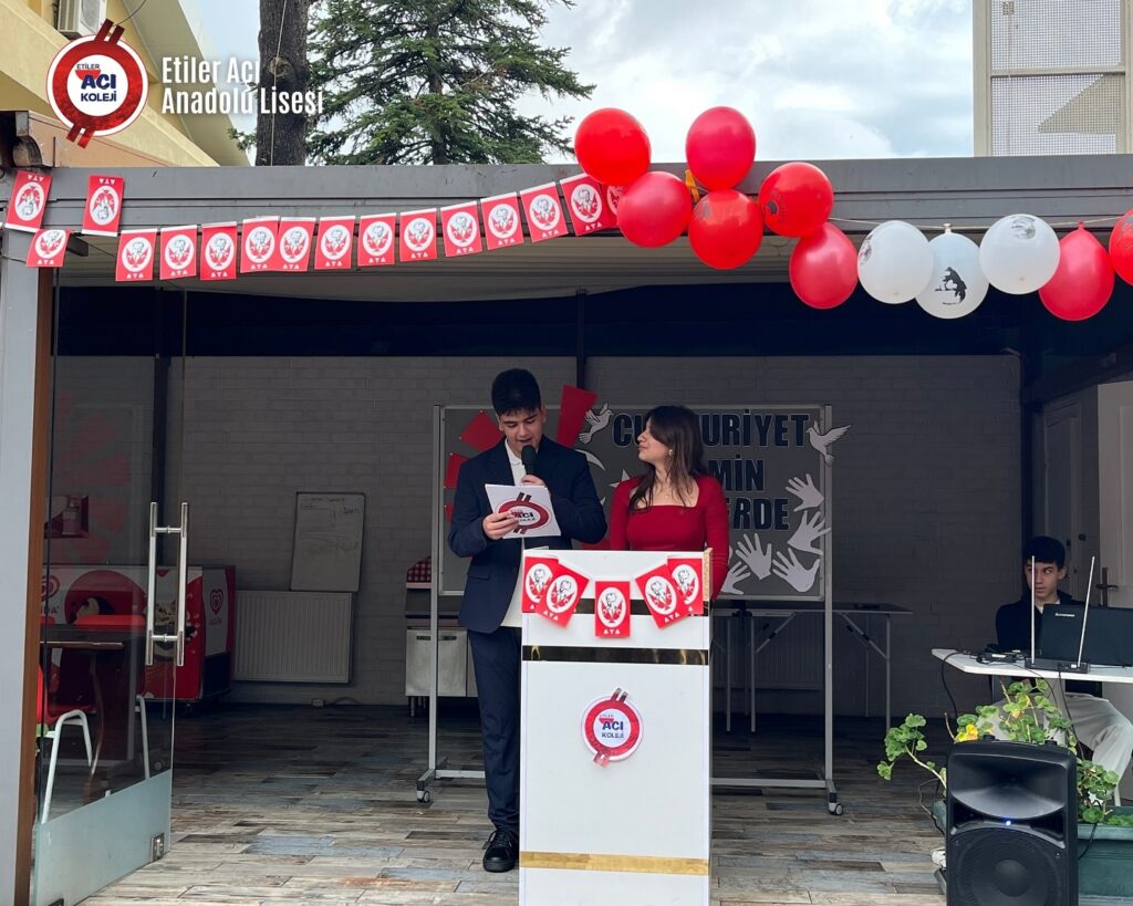 Instagram post from etileraci. This post is in position 18.