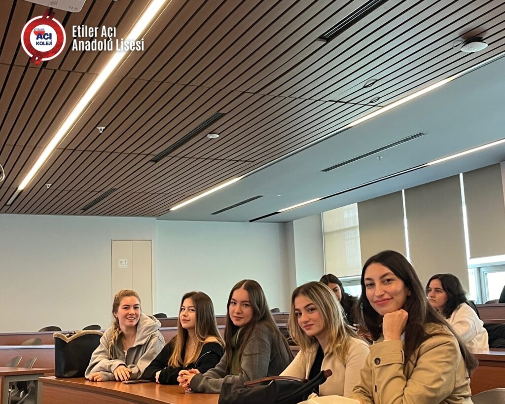 Instagram post from etileraci. This post is in position 8.