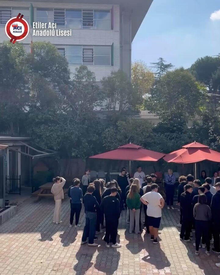 Instagram post from etileraci. This post is in position 5.