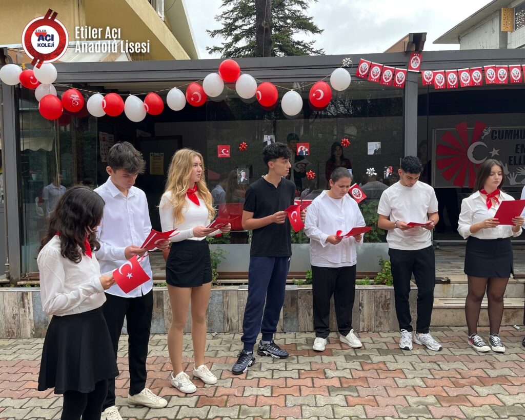 Instagram post from etileraci. This post is in position 12.