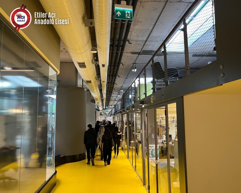 Instagram post from etileraci. This post is in position 5.