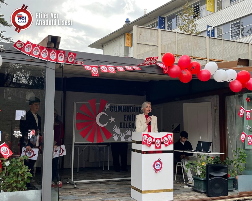 Instagram post from etileraci. This post is in position 19.