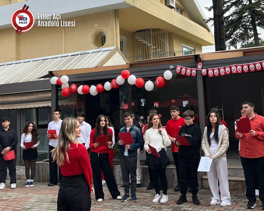 Instagram post from etileraci. This post is in position 13.