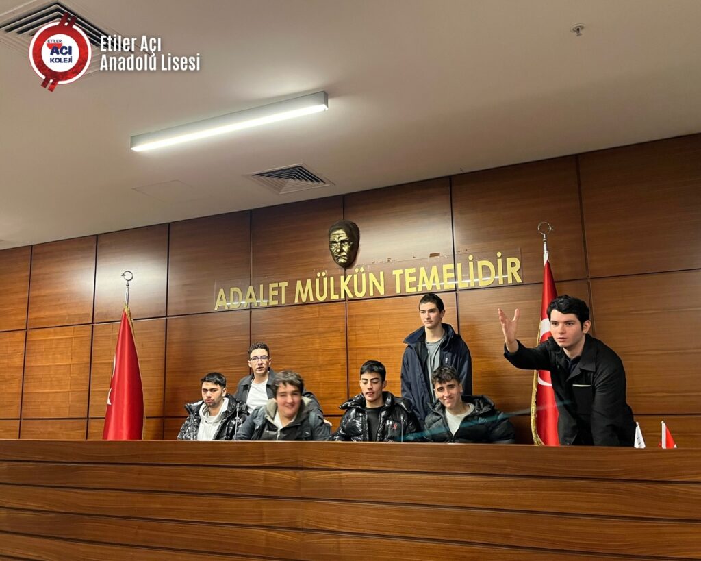 Instagram post from etileraci. This post is in position 3.