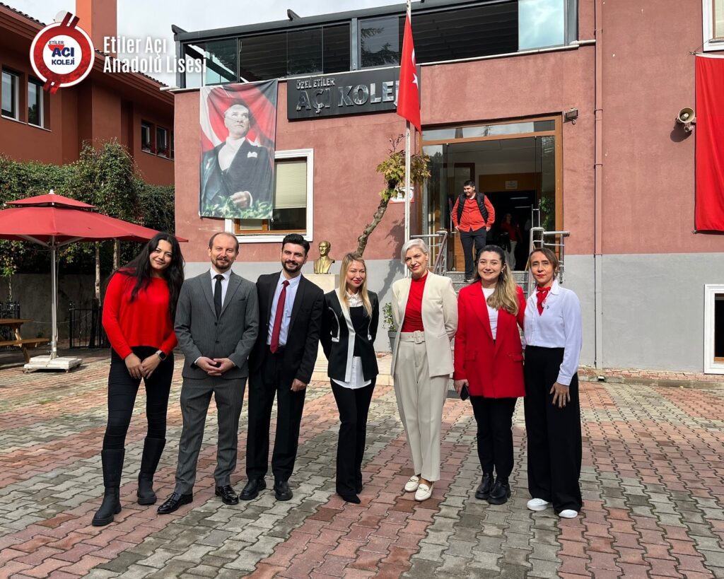 Instagram post from etileraci. This post is in position 3.