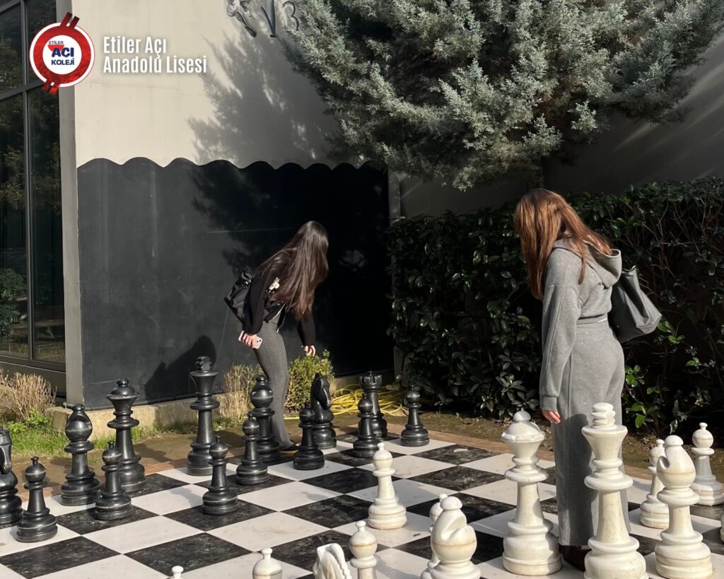 Instagram post from etileraci. This post is in position 9.