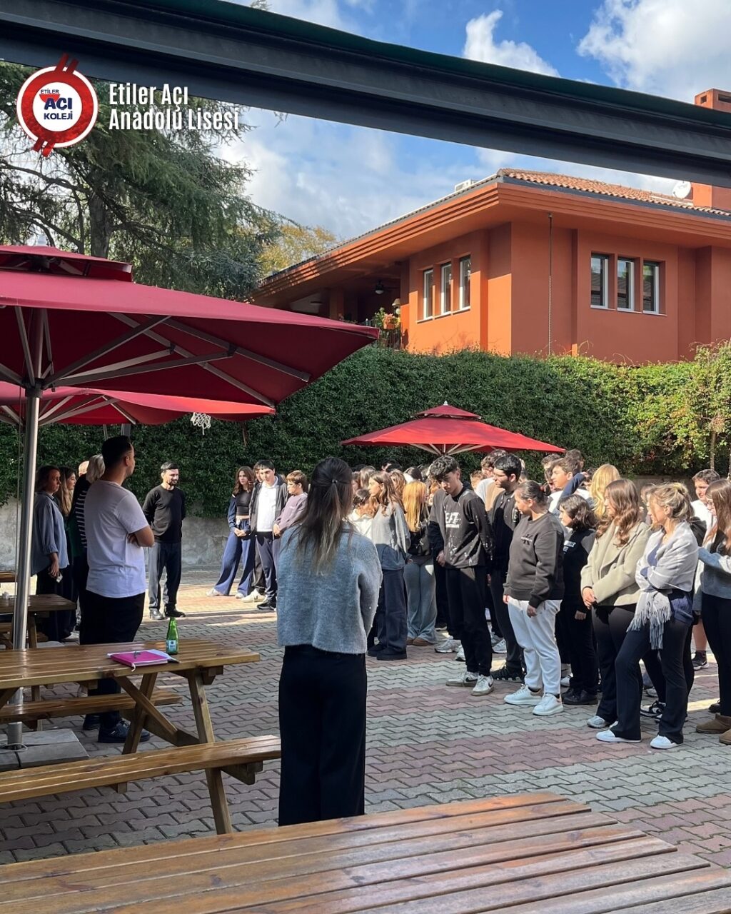Instagram post from etileraci. This post is in position 0.