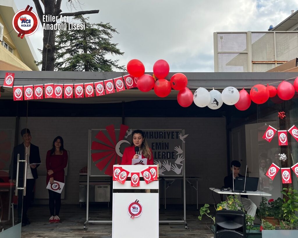 Instagram post from etileraci. This post is in position 17.