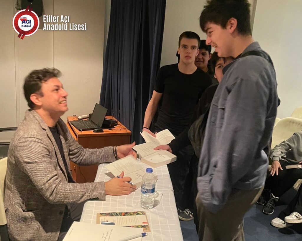 Instagram post from etileraci. This post is in position 2.