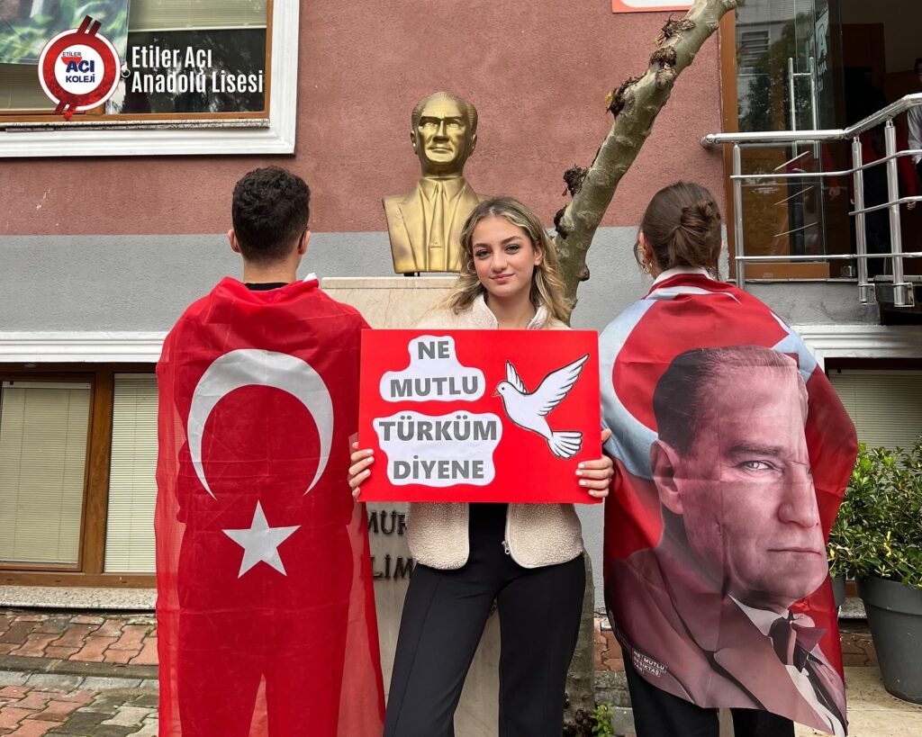 Instagram post from etileraci. This post is in position 6.