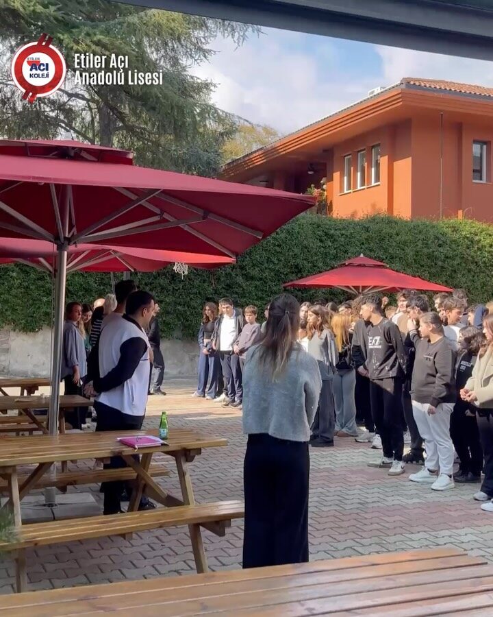 Instagram post from etileraci. This post is in position 4.