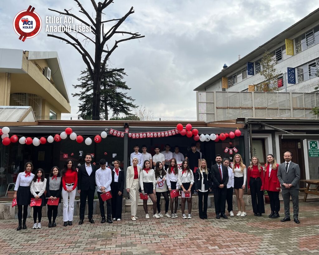 Instagram post from etileraci. This post is in position 9.