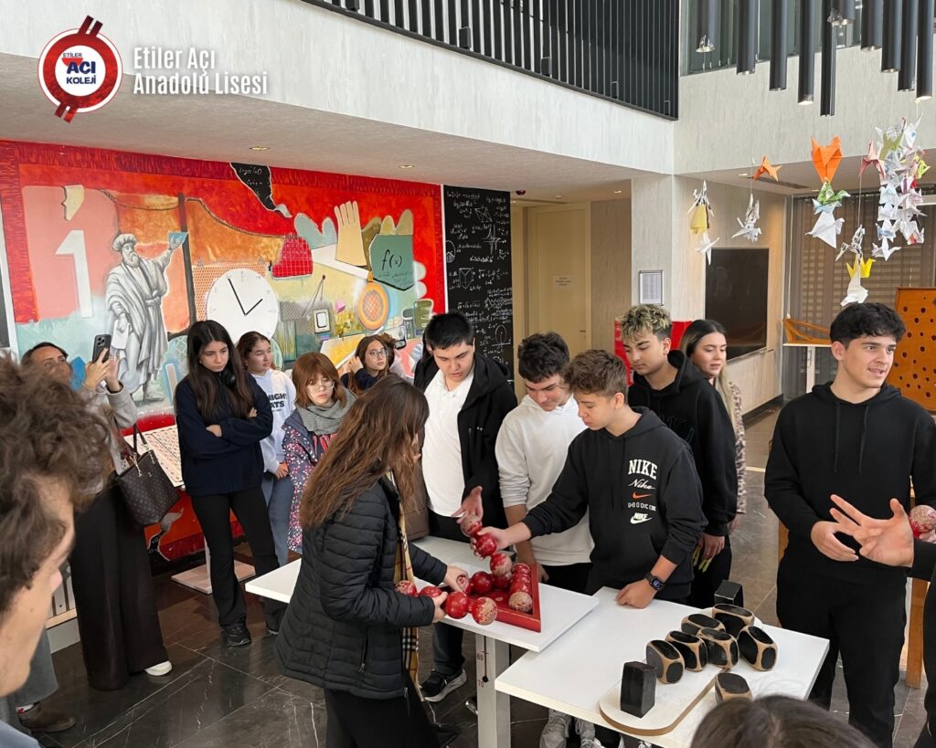 Instagram post from etileraci. This post is in position 3.