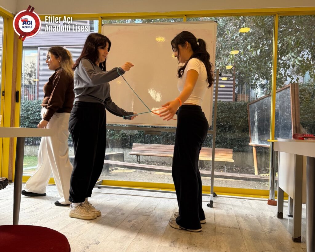 Instagram post from etileraci. This post is in position 5.