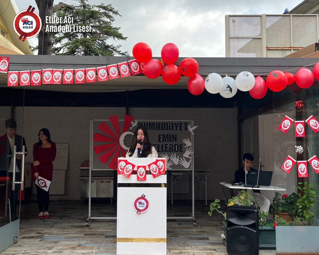 Instagram post from etileraci. This post is in position 15.