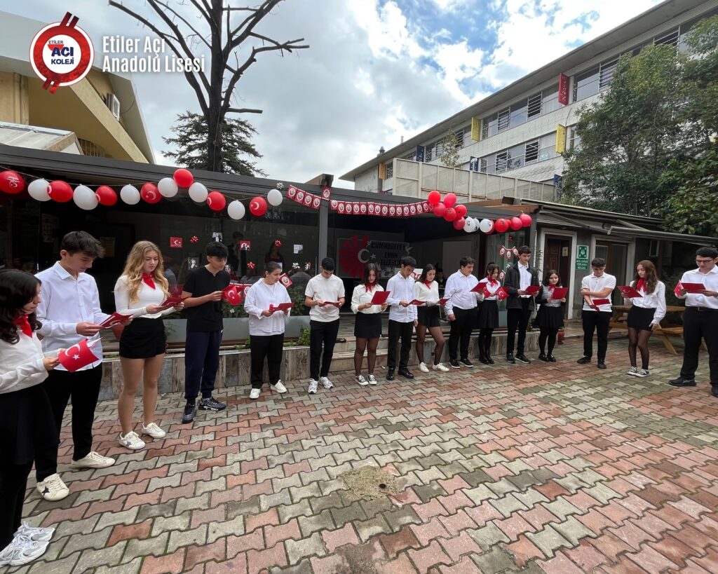 Instagram post from etileraci. This post is in position 11.