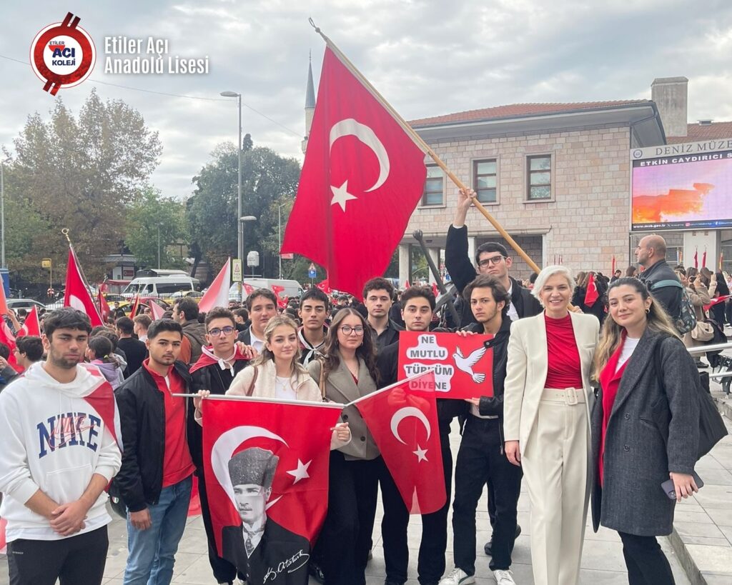 Instagram post from etileraci. This post is in position 1.