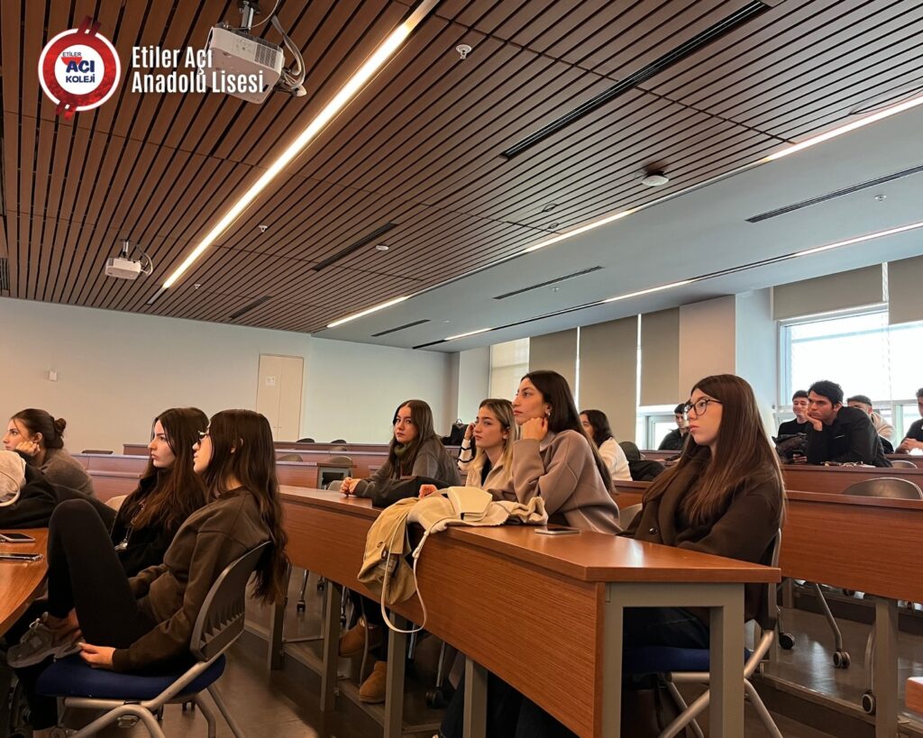 Instagram post from etileraci. This post is in position 6.