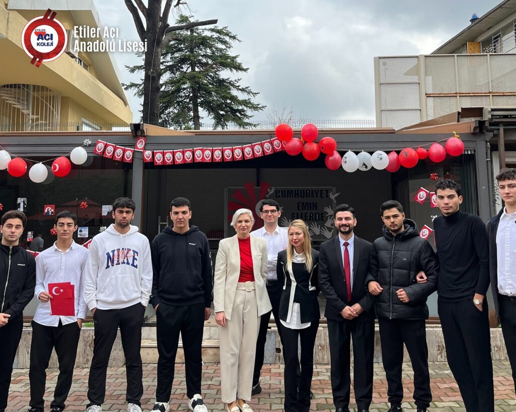 Instagram post from etileraci. This post is in position 7.