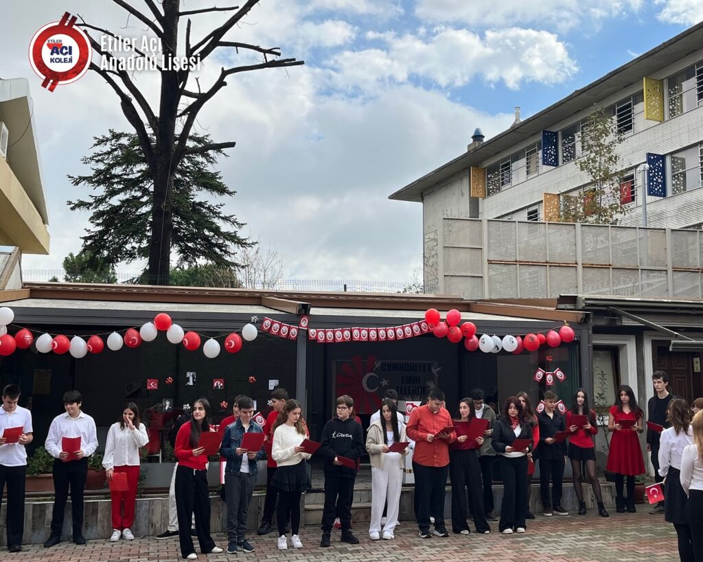 Instagram post from etileraci. This post is in position 14.