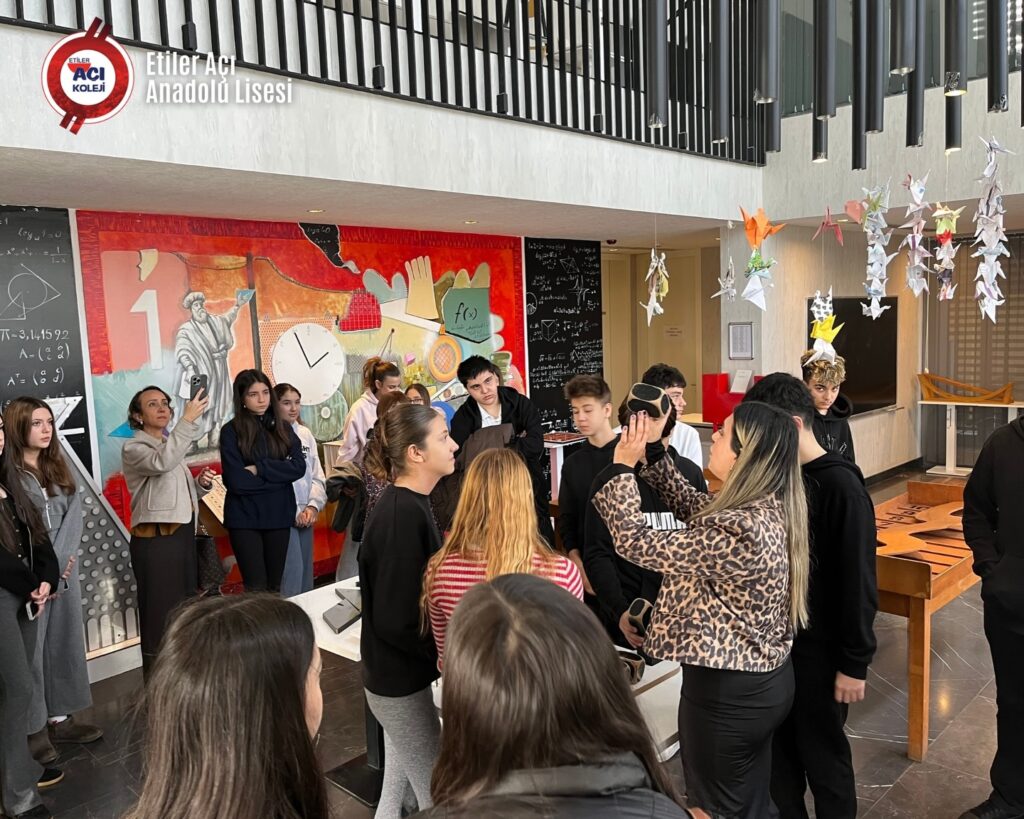 Instagram post from etileraci. This post is in position 4.