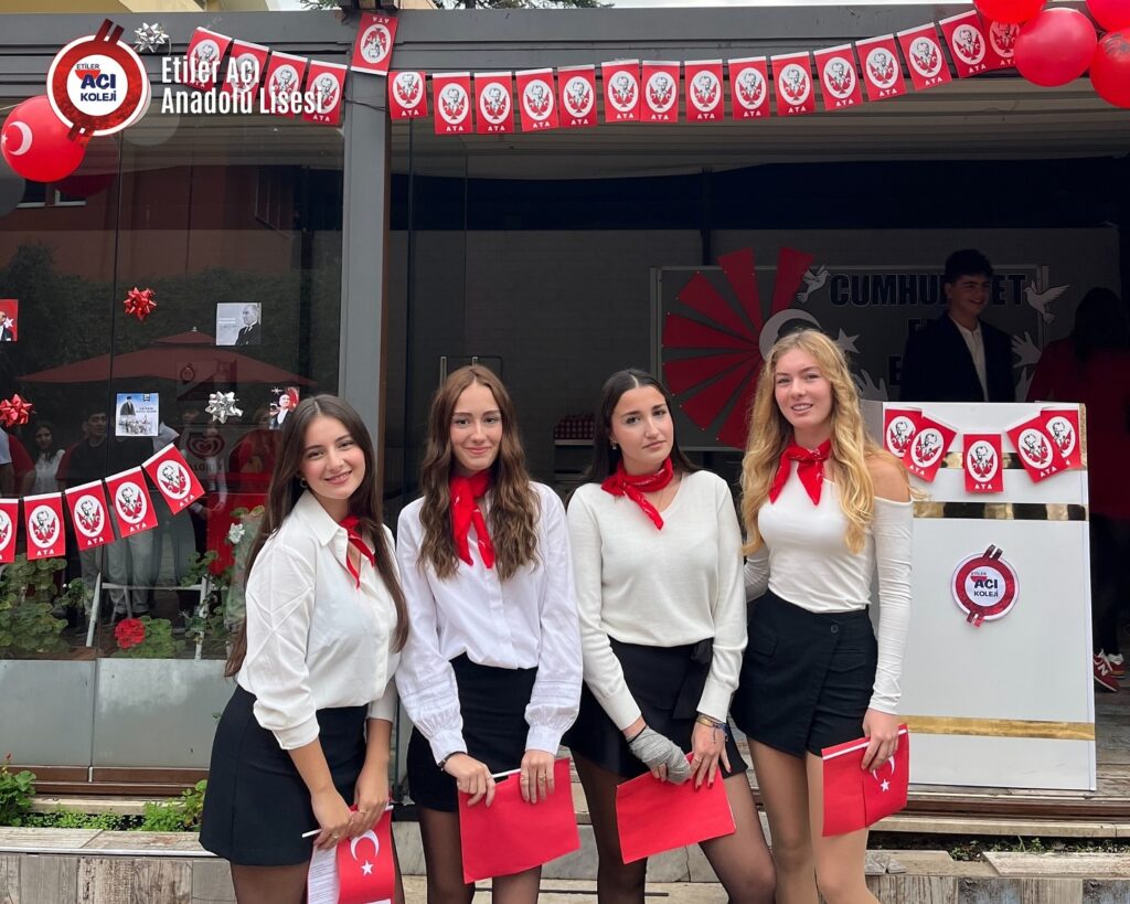 Instagram post from etileraci. This post is in position 10.