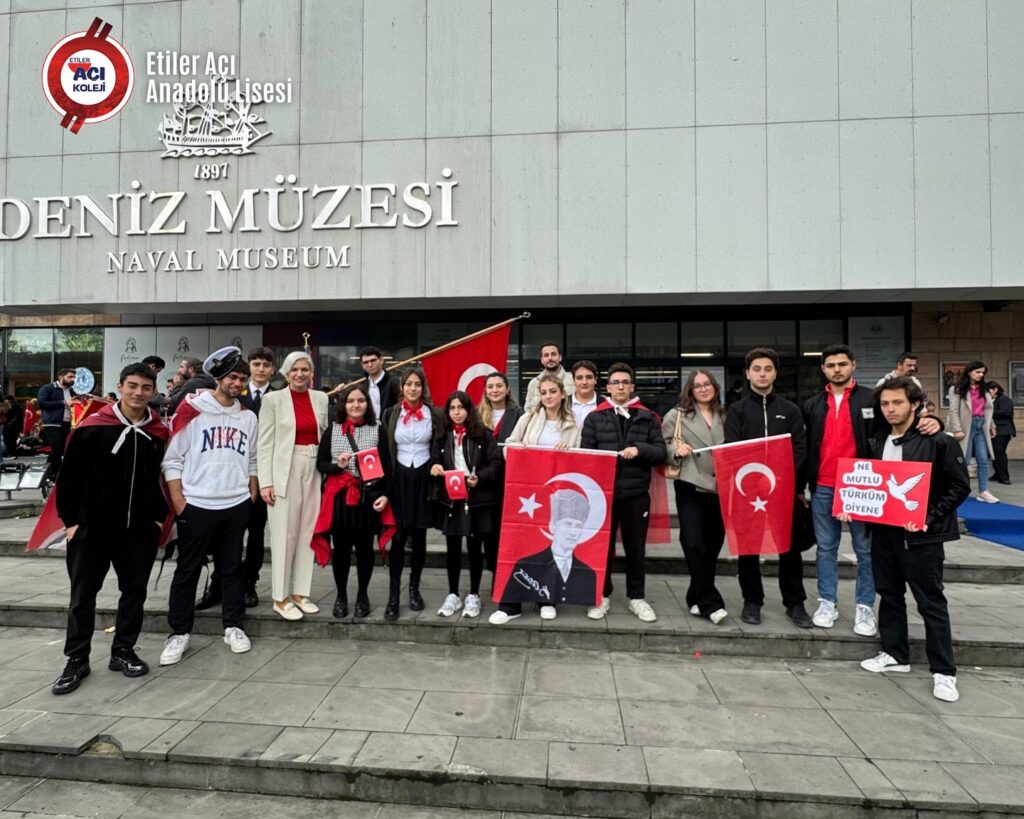 Instagram post from etileraci. This post is in position 0.